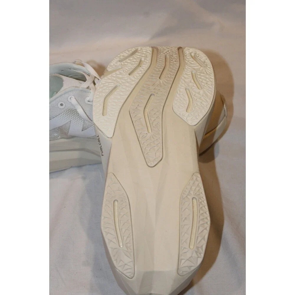New Balance FuelCell Rebel V4 Women’s Running Athletic‎ Shoes White NIB 9 WIDE